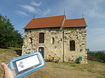 Láda a kápolnával