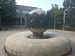 Szobor a karóra színháznál