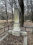 Obeliszk 1907-ből 