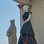 Hagyományunk ruhaszobrai