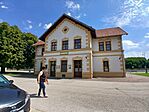 Középen
