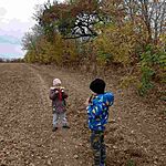 Barnus és Sári úton a kereszt felé.