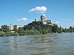 Esztergom a Dunáról nézve